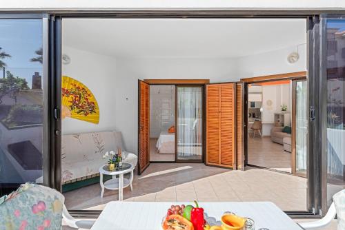 Sublime169 large terrace overlooking the garden and ocean