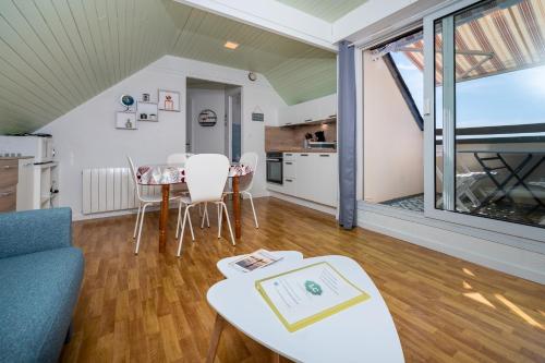 Gallery image of Le Sea Bird draps parking piscine in Arzon