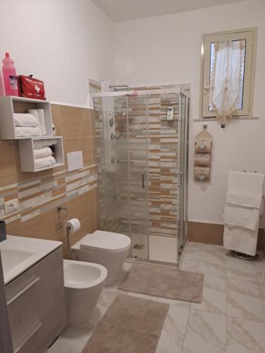 a bathroom with a shower and a toilet and a sink at ANGELA Rooms in Marineo
