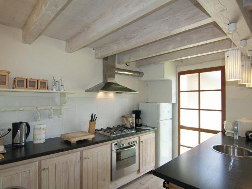 Η κουζίνα ή μικρή κουζίνα στο Cottage in France with Private Terrace