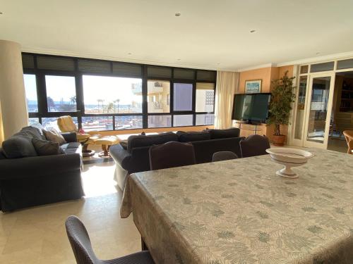 4 bedroom apartment close by beach in Fuengirola