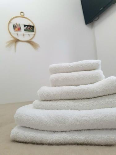 a stack of towels in a bathroom with a mirror at Relax Apartament Bicaz in Bicaz