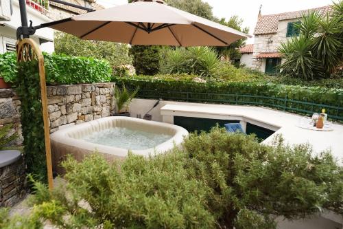 Villa Stone Garden Escape with jacuzzi