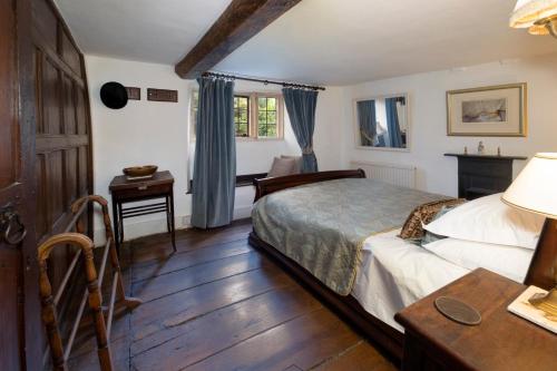 Gallery image of Village Centre Traditional Farm Manor House w Hot Tub in Cheltenham