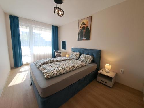 Elegant Stay 1-Bedroom Apartment in St St Constantine and Helena, Free Parking