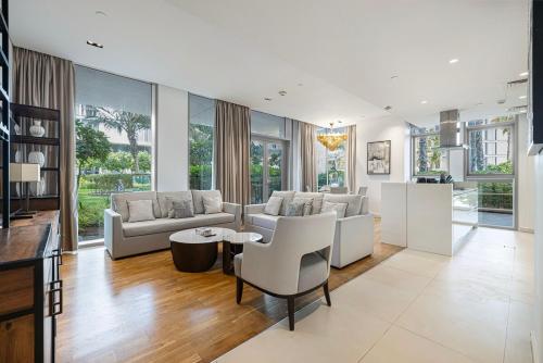 Luxury 2 Bedroom Apartment with Maids Room and Large Terrace
