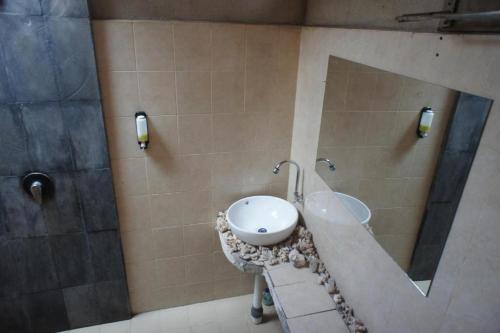 a bathroom with a sink and a mirror at karma villa gili in Gili Trawangan