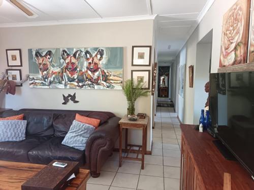 TV a/nebo společenská místnost v ubytování Stonehenge Cottage