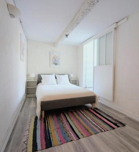 Cozy Apartment Intramuros near the Station