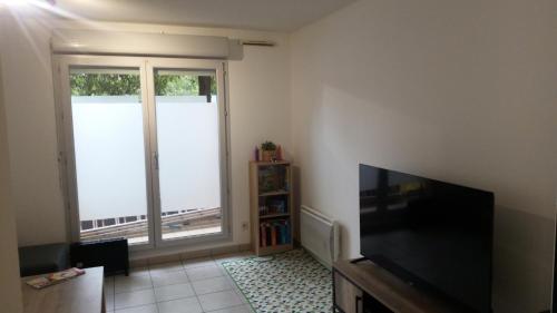 Air-conditioned 2 bedroom duplex apartment 5 people