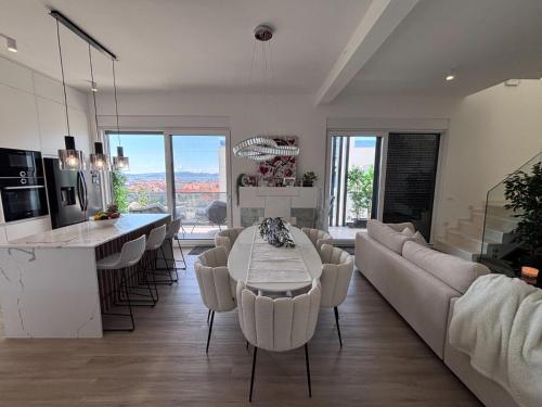 Lux Penthouse Paradise