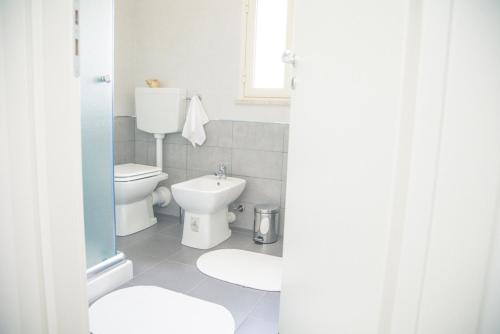 a bathroom with a toilet and a sink at Orlando Bayview in Balestrate
