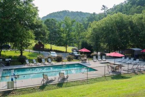 Luxury Cabin with Hot Tub and Resort Access photo 53
