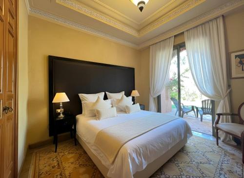 Ένα ή περισσότερα κρεβάτια σε δωμάτιο στο La perle de la palmeraie