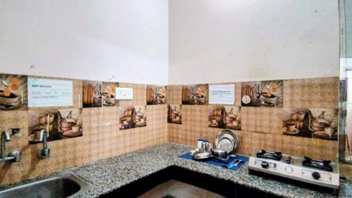 Η κουζίνα ή μικρή κουζίνα στο Aaranya Retreat by Agrawal's