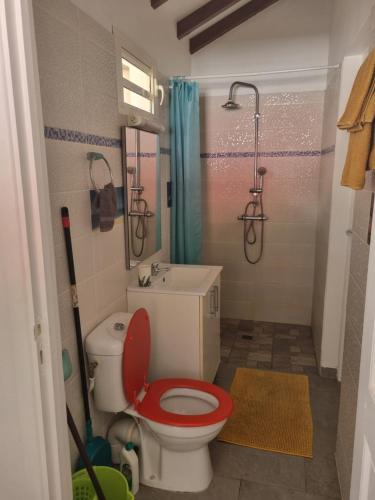 Un baño de Charmant T2 à 10 minutes de la plage du Souffleur