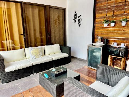 Istumisnurk majutusasutuses Private Pool- AC-Fiber Optiics-Jungle Oasis