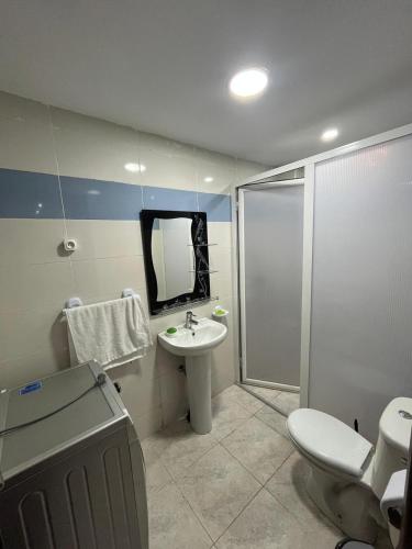 Ένα μπάνιο στο Moroccan-Style Agadir Apartment with Balcony & AC