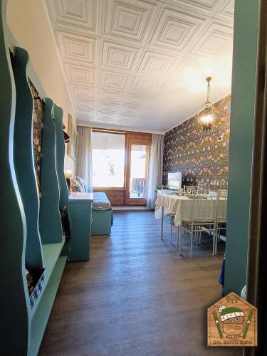 a room with a table and a dining room at Dal Buffo Gufo in Pila
