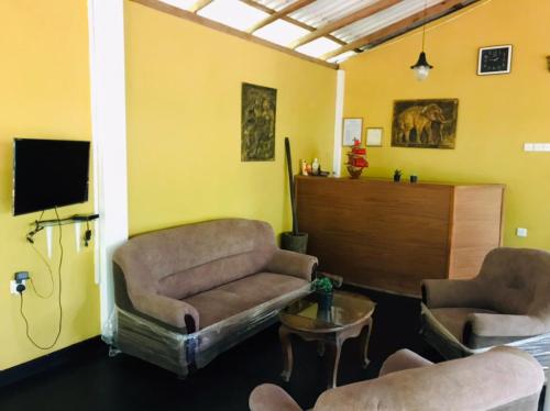 TV a/nebo společenská místnost v ubytování Mahayaya Village