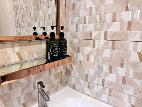 Koupelna v ubytování The Crayon Shin-chan Themed Stay Family Ipoh By MICASA GROUP