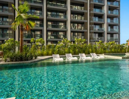 Stylish Dubai Hills Studio with Rooftop Pool and Gym