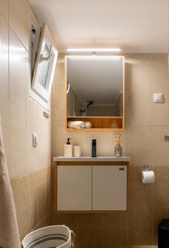 Central Chic Thessaloniki apartment with Balcony