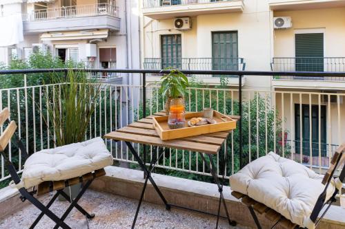 Central Chic Thessaloniki apartment with Balcony