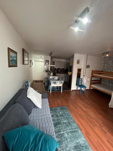 O zonă de relaxare la 38 m2 apartment, 50 m from beach, balcony