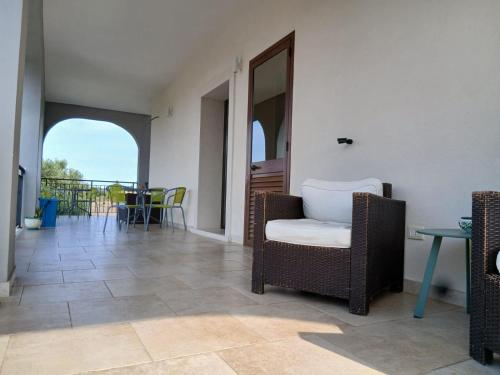 a living room with a chair and a table at Villa Sonia in Siracusa