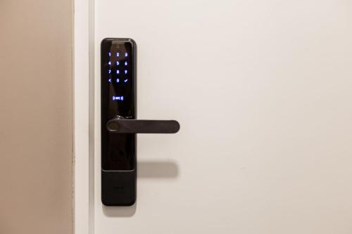a black door handle on a white door at 1-bedroom loft in Siena Tirgus in Rīga
