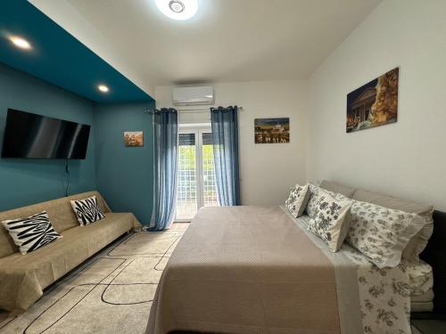 Colosseo-Torre Maura Modern Double Rooms Private EnSuite, WiFi & AC near Metro C