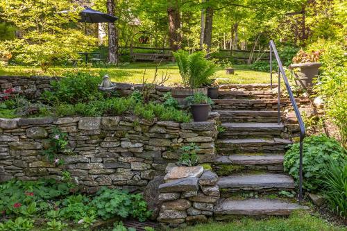 Fotografie z fotogalerie ubytování Long Term Rental - Perfect Two Family Home - Up to 14 Guests - Walk to Gondola! v destinaci Stratton