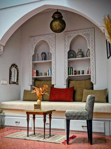 Riad Laly Tourisme Eclairé Le bijou de la medina