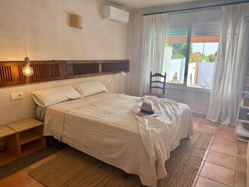 Giường trong phòng chung tại Casa Colibrí con piscina privada