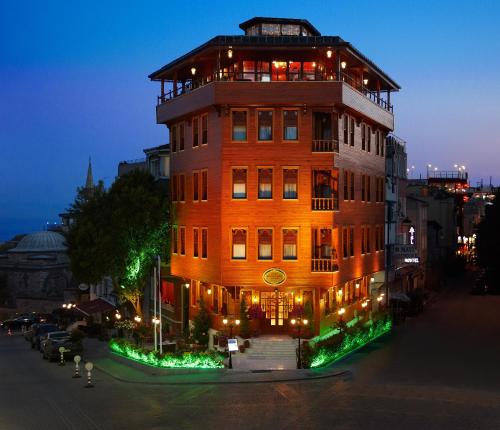 a tall building with lights on the side of it at Valide Sultan Konagi in Istanbul