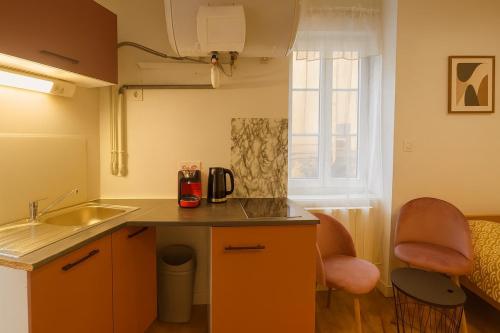 a small kitchen with a counter and a sink at Casa Terracotta 2 people -Central in Mâcon