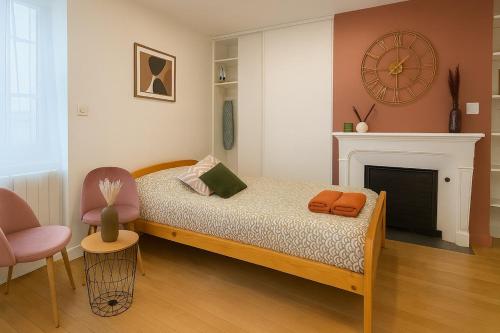 a bedroom with a bed with a fireplace and a chair at Casa Terracotta 2 people -Central in Mâcon