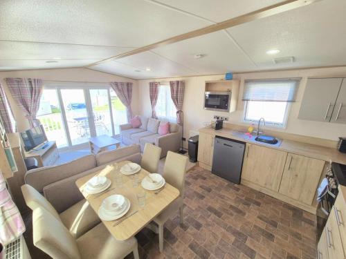 Kuchyň nebo kuchyňský kout v ubytování ABI Beverley - Dog friendly, Family friendly Whitstable