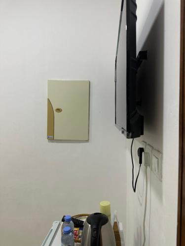 Télévision ou salle de divertissement dans l'établissement شقق راقية بأثاث حديث وراقي 1