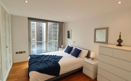 Ảnh trong thư viện ảnh của Lowry River Twin Balcony Deluxe ở Manchester