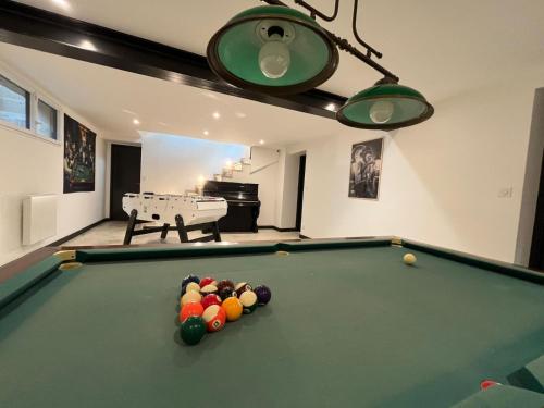 Miza za biljard v nastanitvi B&B Spa 60