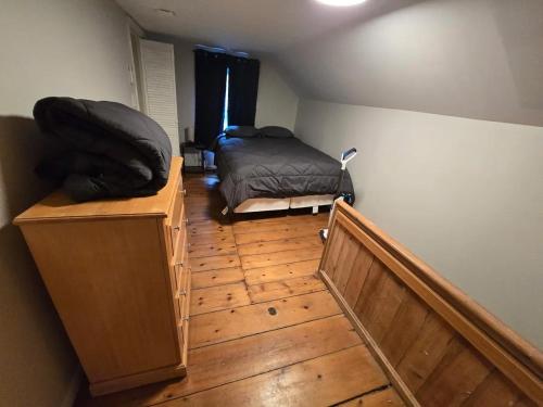 a bedroom with a bed and a wooden floor at Big Barn Lodge - Farm House in Pulaski