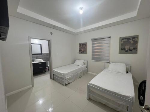 Postel nebo postele na pokoji v ubytování Luxury Villa in Ocho Ríos
