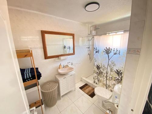 O baie la 5 Bedroom Villa With Swimming Pool