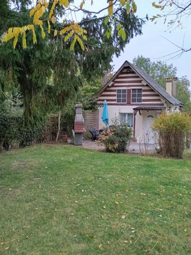 a house with a lawn in front of it at Gîte des pins 1 et 2 personnes in Saint-Martin-au-Bosc