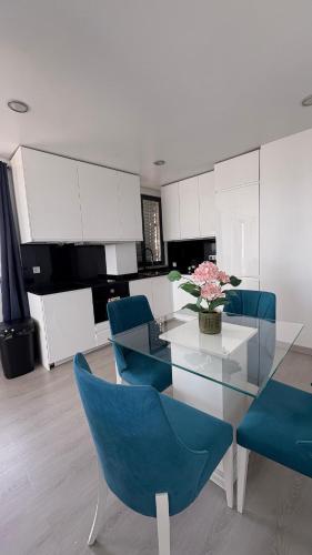 Riverside Luxe 1BR Retreat in Expo