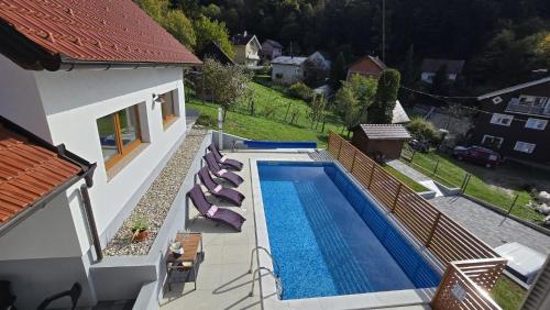 Bassein majutusasutuses Sunčev breg või selle lähedal