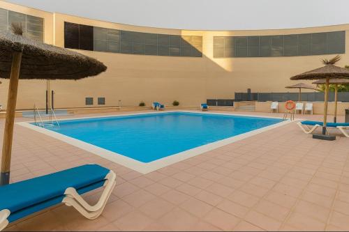 Tu refugio moderno en Valencia - piscina, gimnasio y padel incluidos