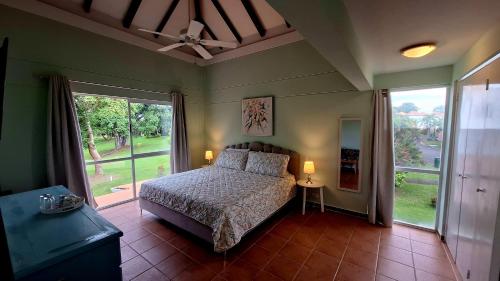 Postel nebo postele na pokoji v ubytování PLAYA BLANCA GOLF and BEACH VILLA